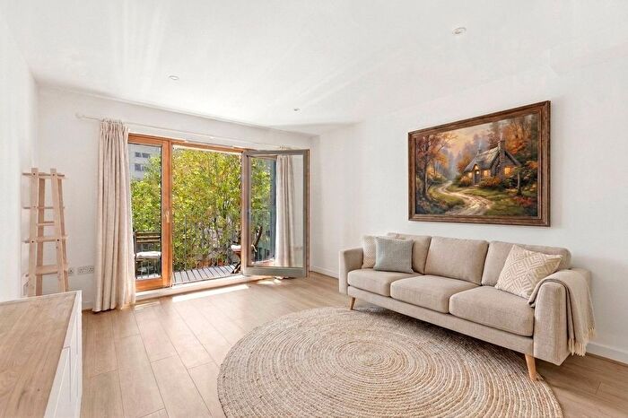 2 Bedroom Flat To Rent In Kingsland Road, London, E2