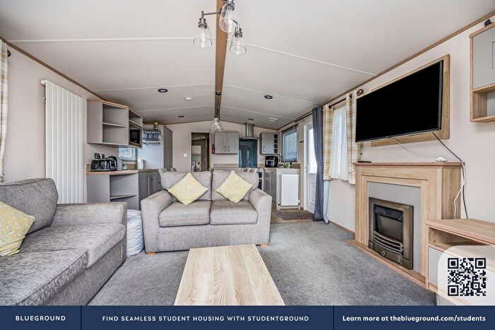 3 Bedroom Flat To Rent In North Mundham, PO20