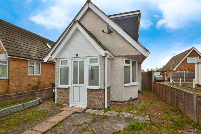 3 Bedroom Chalet To Rent In Golf Green Rd, Jaywick, Essex, CO15