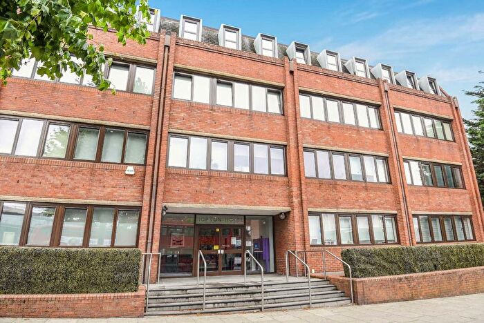 1 Bedroom Flat To Rent In Streatham High Road, London, SW16