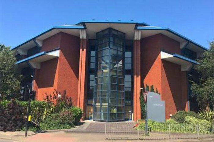 Studio To Rent In Bath Road, Harlington, Hayes, UB3