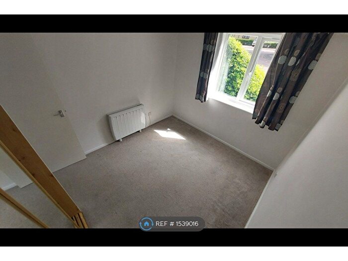 2 Bedroom Flat To Rent In Blackdown Close, East Finchley, N2