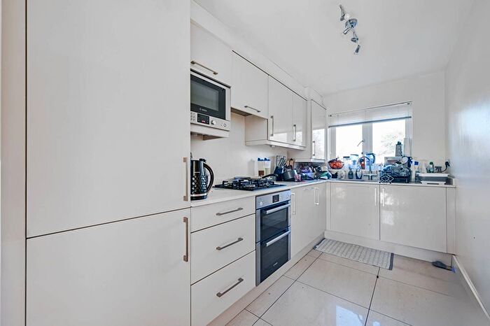 2 Bedroom Flat To Rent In Clarence Road, Bickley, Bromley, BR1