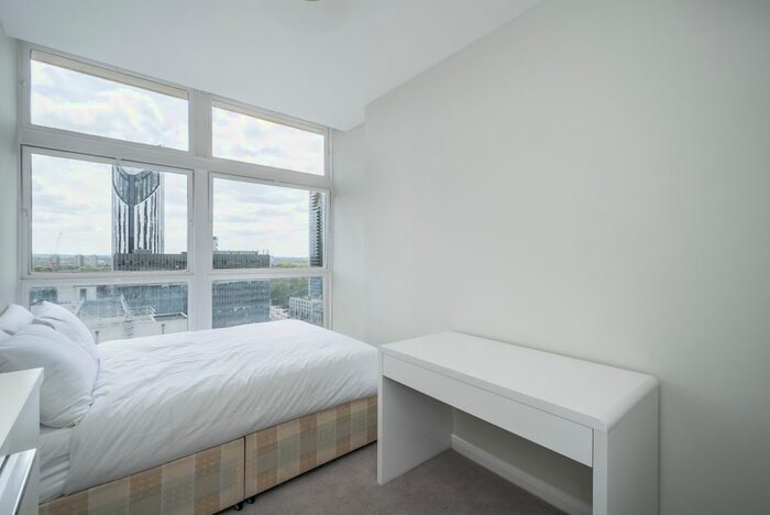 3 Bedroom Flat To Rent In Metro Central Heights, Elephant And Castle, SE1