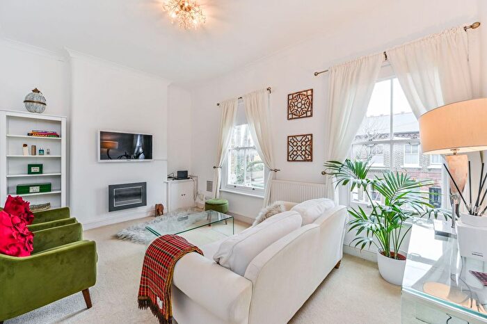 1 Bedroom Maisonette To Rent In Grayshott Road, Battersea, London, SW11