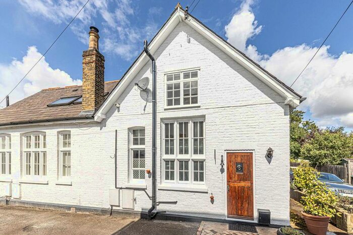 2 Bedroom Property To Rent In School House Lane, Teddington, TW11