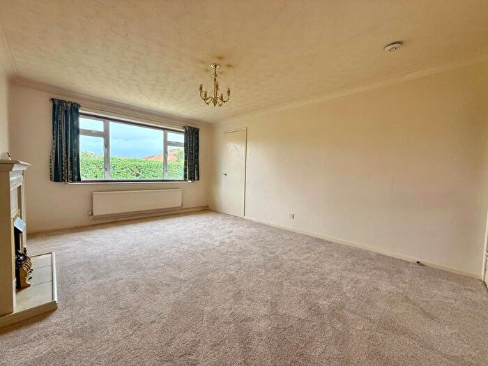 2 Bedroom Bungalow For Sale In Swallow Drive, Milford On Sea, Lymington, Hampshire, SO41