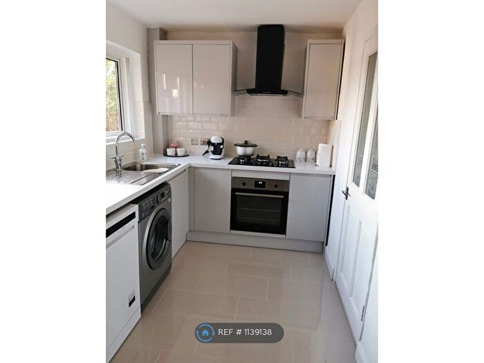 3 Bedroom Flat To Rent In The Dashes, Harlow, CM20