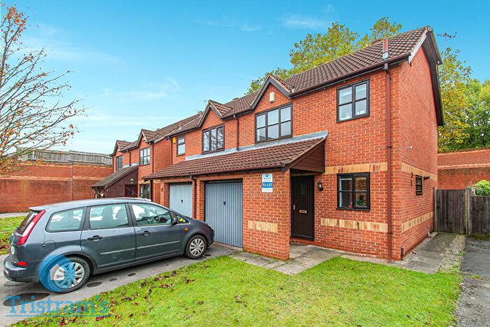 3 Bedroom Semi Detached House To Rent In Bedarra Grove, Lenton, NG7