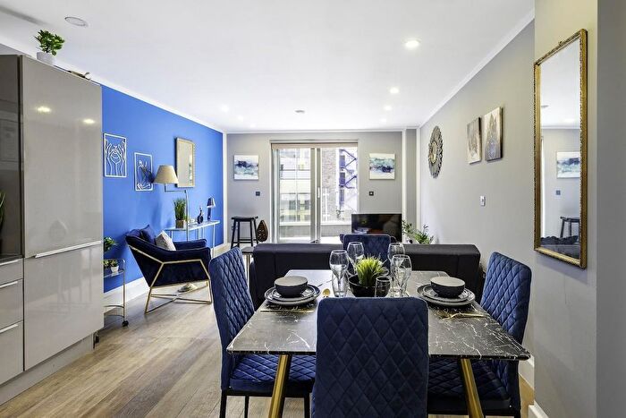 3 Bedroom Flat To Rent In Waterside Apartments, Harrow Road, London, W10