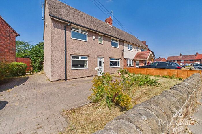 3 Bedroom Semi-Detached House For Sale In Heath Road, Holmewood, Chesterfield, Derbyshire, S42