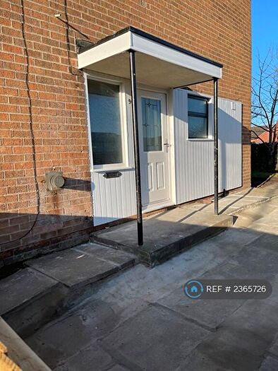 5 Bedroom Semi-Detached House To Rent In Stanks Gardens, Leeds, LS14