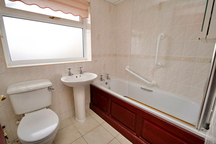 3 Bedroom End Of Terrace House For Sale In The Triangle, Coventry, CV5