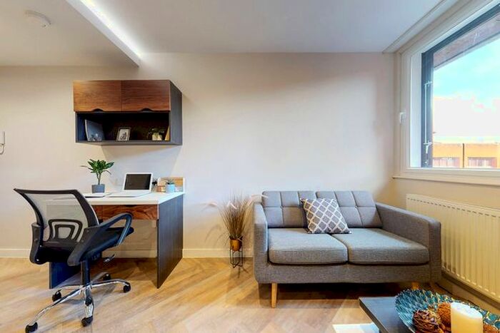 Studio To Rent In Wade Lane, Leeds, LS2