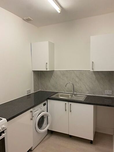 3 Bedroom Flat To Rent In Murieston Crescent, Edinburgh, EH11