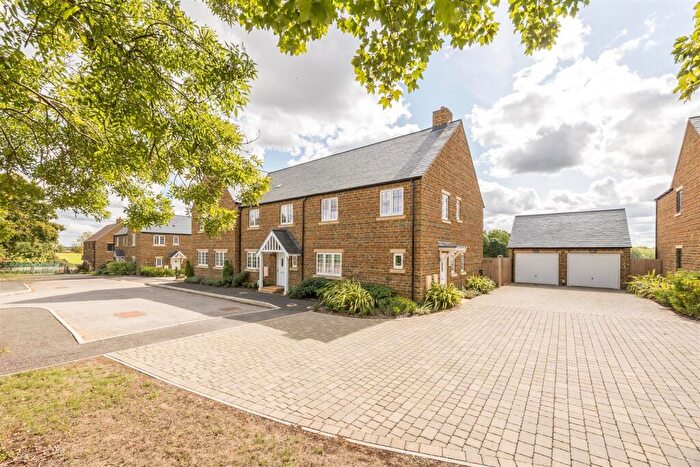 3 Bedroom End Of Terrace House For Sale In Fardon Way, Deddington, OX15