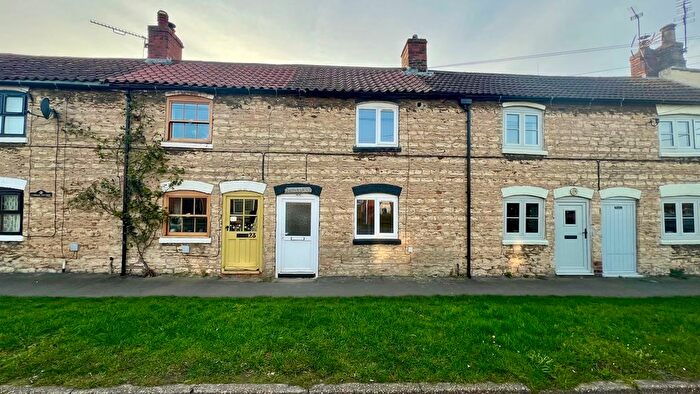 2 Bedroom Terraced House For Sale In North Street, Winterton, DN15