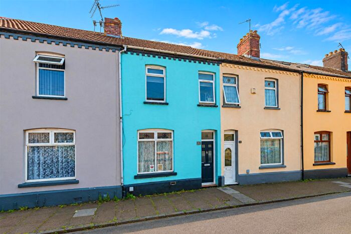 3 Bedroom Terraced House For Sale In St. Fagans Street, Grangetown, Cardiff, CF11