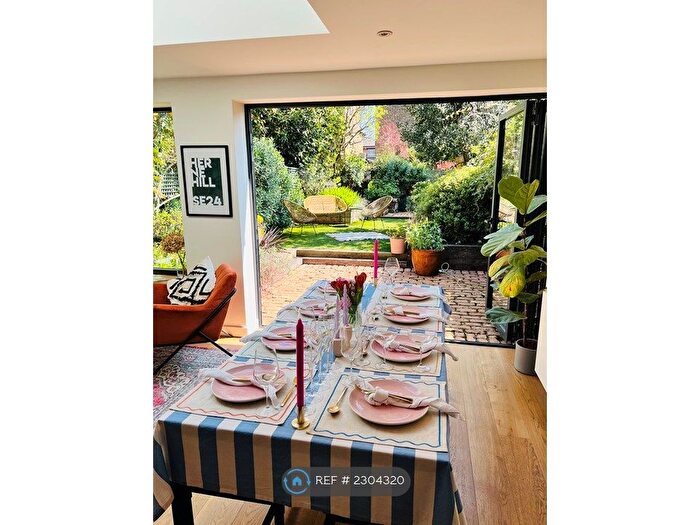 2 Bedroom Flat To Rent In Crystal Palace Road, London, SE22