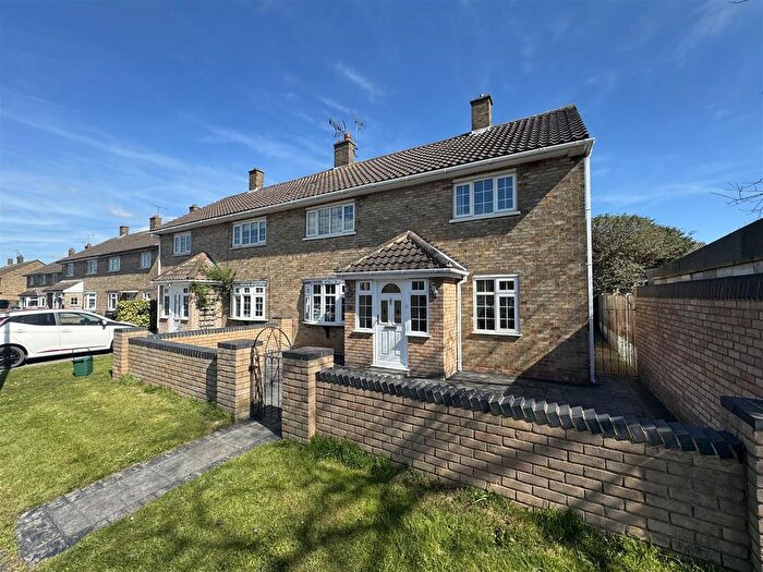 3 Bedroom Semi-Detached House To Rent In Hawthorne Road, Corringham, Stanford-Le-Hope, SS17