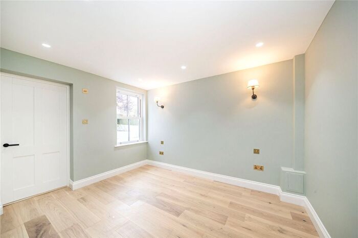2 Bedroom Flat For Sale In Hayter Road, London, SW2