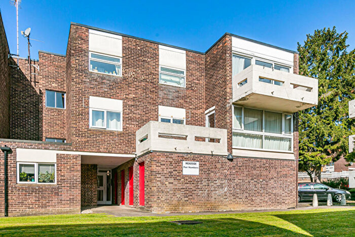 2 Bedroom Apartment For Sale In Park Drive, Woking, Surrey, GU22