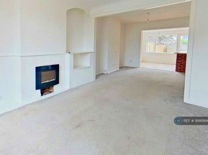 3 Bedroom Terraced House To Rent In First Avenue, Lancing, BN15
