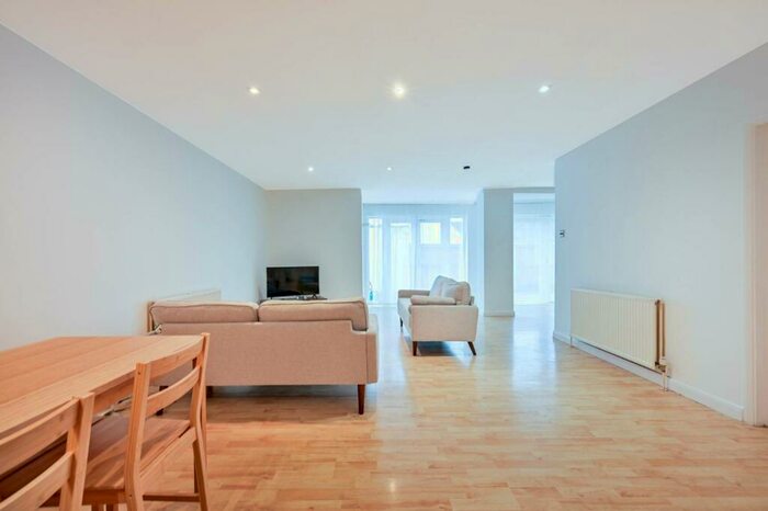 4 Bedroom House To Rent In Portsmouth Road, Milford, Godalming, GU8