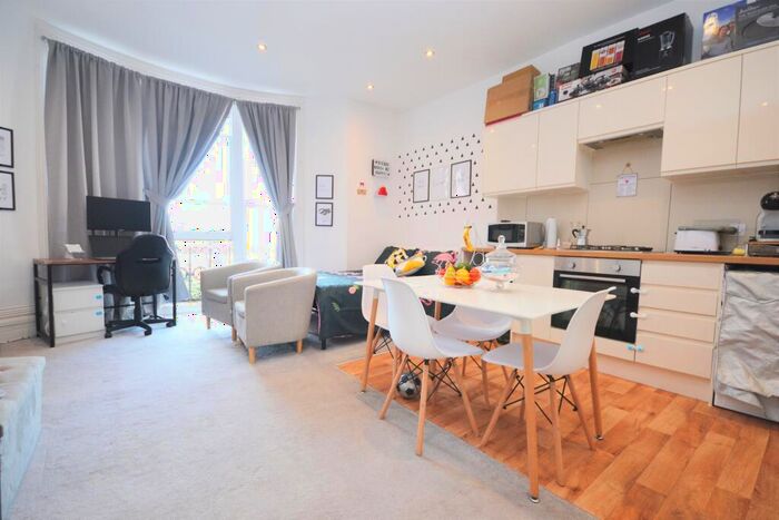 1 Bedroom Flat To Rent In Bedford Square, Brighton, BN1