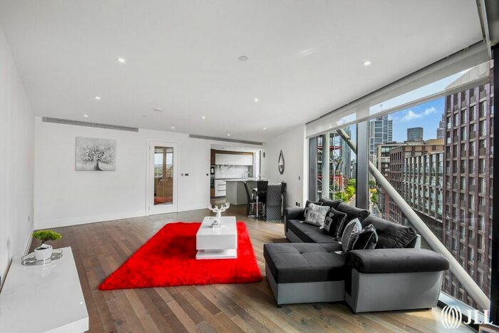 2 Bedroom Flat To Rent In Nine Elms Lane, London, SW11