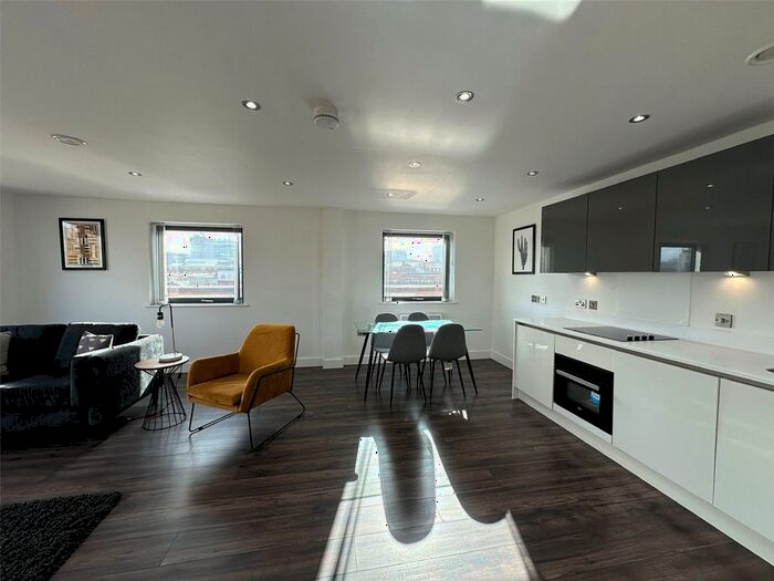 2 Bedroom Flat To Rent In The Quadrant, Sand Pits, Birmingham, B1