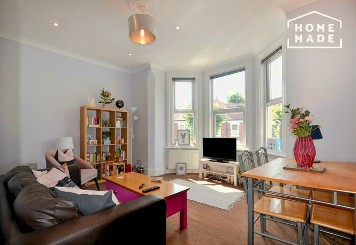 3 Bedroom Flat To Rent In Blenheim Gardens, Willesden Green, NW2