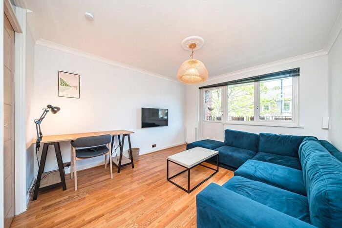 1 Bedroom Flat To Rent In Bath Close, Nunhead, SE15