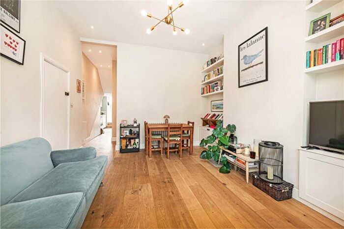 1 Bedroom Apartment For Sale In Cologne Road, SW11