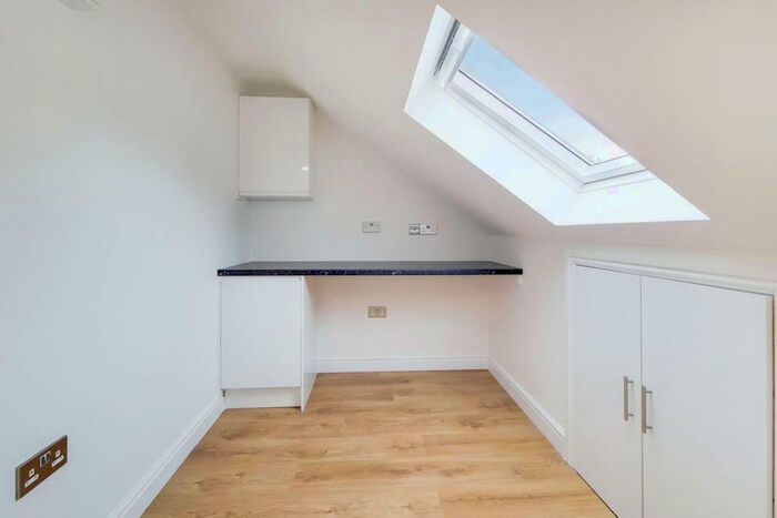 Studio To Rent In Byron Road, Wealdstone, Harrow, HA3