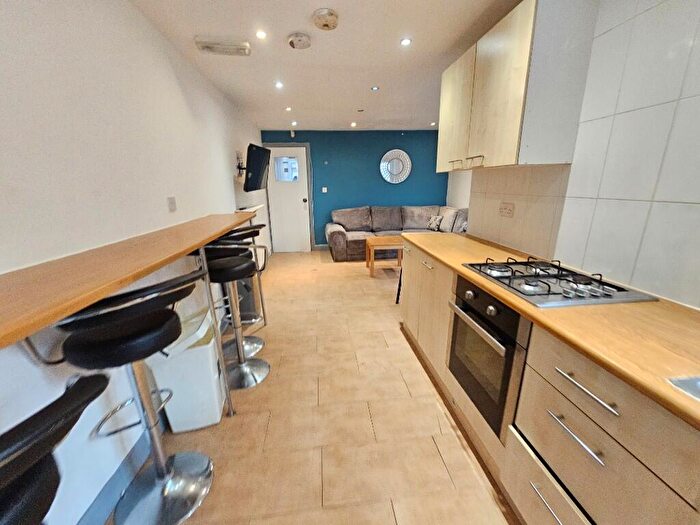 5 Bedroom Semi-Detached House To Rent In Coronation Road, Birmingham, B29