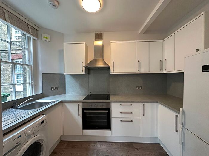 3 Bedroom Flat To Rent In Liverpool Grove, Walworth Village, London, SE17