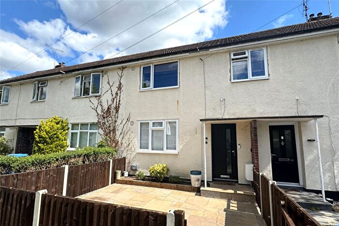 2 Bedroom Maisonette For Sale In Meadow Road, Farnborough, Hampshire, GU14