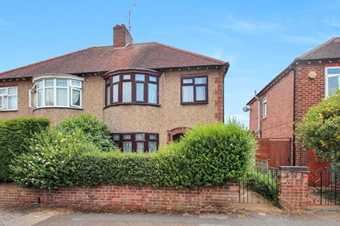 3 Bedroom Semi Detached House To Rent In Talbot Road, Rushden, NN10