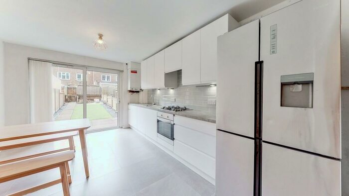 3 Bedroom Terraced House To Rent In Brick Lane, Shoreditch, E1