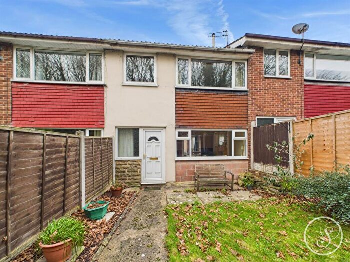 3 Bedroom Town House For Sale In Gray Court, Leeds, LS15