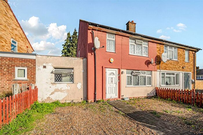 4 Bedroom Semi Detached House For Sale In Beacon Road, Erith, DA8