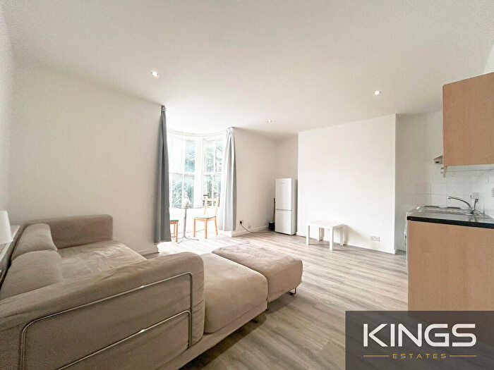 1 Bedroom Flat To Rent In Cranbury Avenue, SO14
