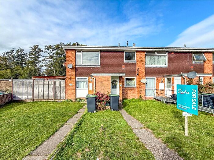 2 Bedroom Apartment For Sale In Pittmore Road, Christchurch, Burton, BH23