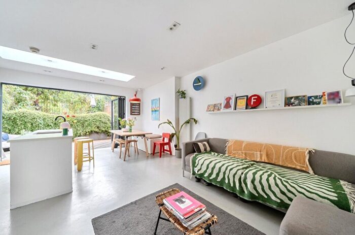 5 Bedroom Terraced House For Sale In Barriedale, Lewisham, London, SE14