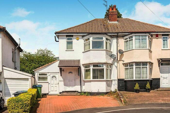 3 Bedroom Semi-Detached House To Rent In Rose Avenue, Oldbury, West Midlands, B68