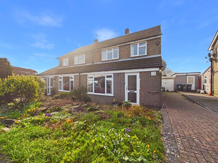 3 Bedroom Semi-Detached House For Sale In Wolds Rise, Matlock, DE4