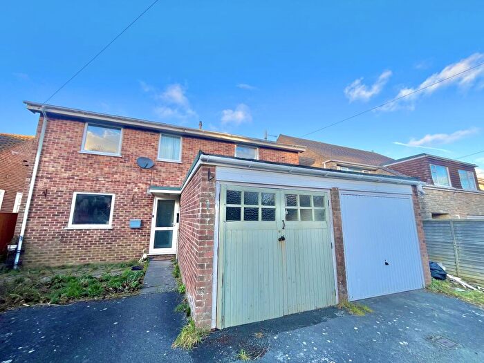 2 Bedroom Flat To Rent In Netherton Road - Weymouth, DT4