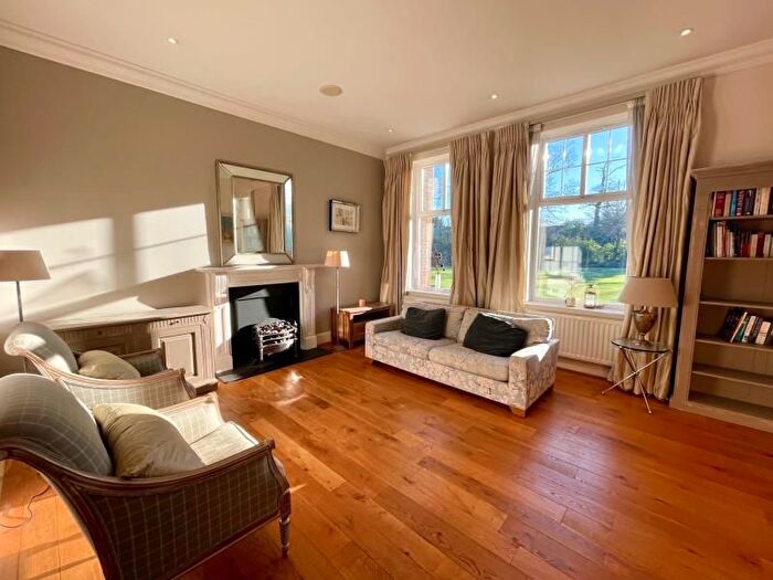 3 Bedroom Flat To Rent In Beulah Court, Beech Hill, Hadley Wood, EN4