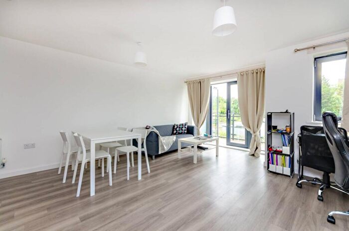 1 Bedroom Flat To Rent In Walnut Tree Close, Guildford, GU1